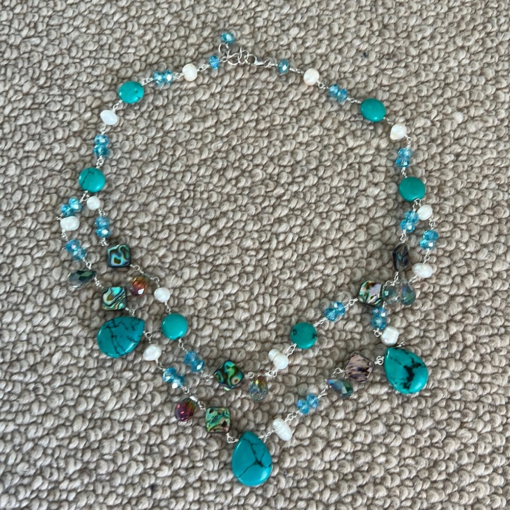 Beautiful turquoise necklace.